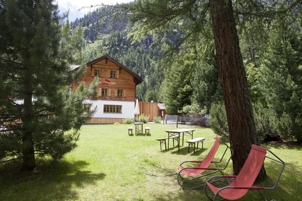 Gasthaus Spinas Bever Exterior foto